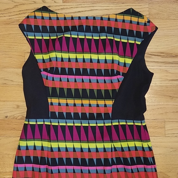 Signature sleeveless dress - Picture 2 of 3